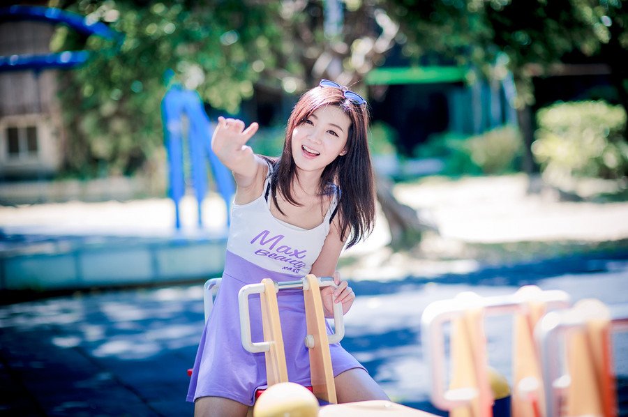本已经闭目待死的伏德闻言不禁微微一怔，下意识的点点头。